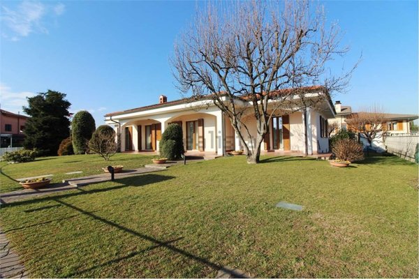 casa indipendente in vendita a Basiano