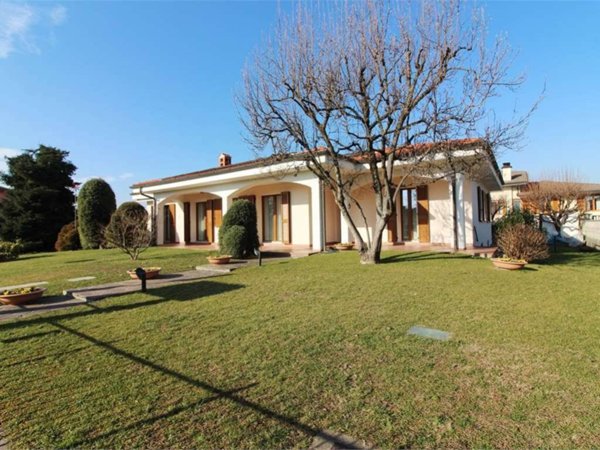casa indipendente in vendita a Basiano