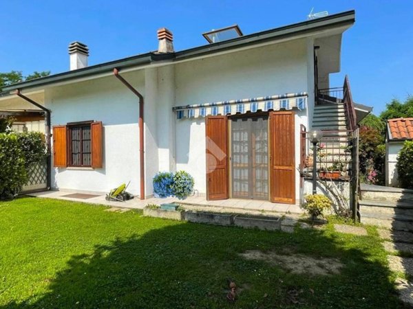 casa indipendente in vendita a Basiano