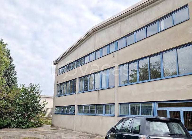 locale commerciale in vendita a Basiano