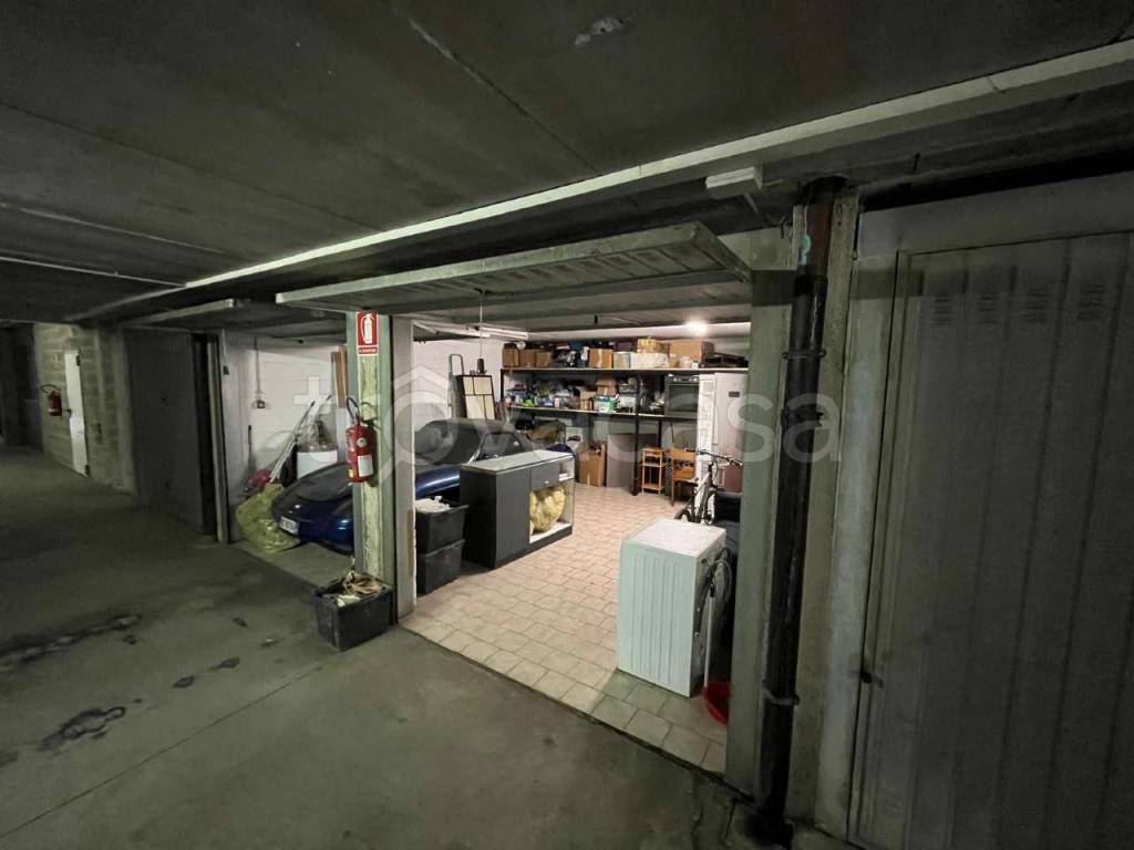 locale di sgombero in vendita a Basiano