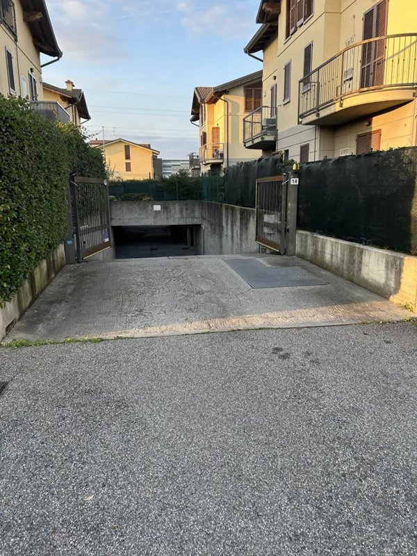 locale di sgombero in vendita a Basiano