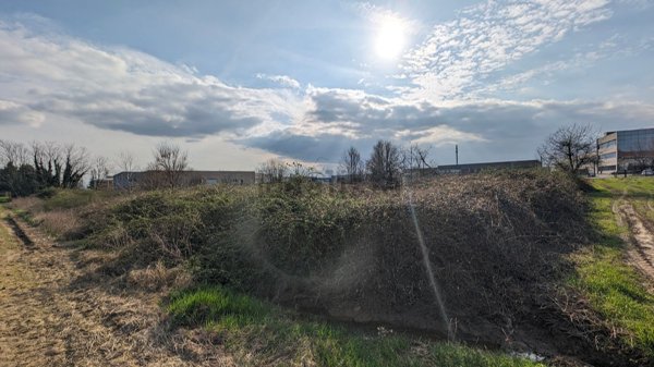 terreno edificabile in vendita a Basiano