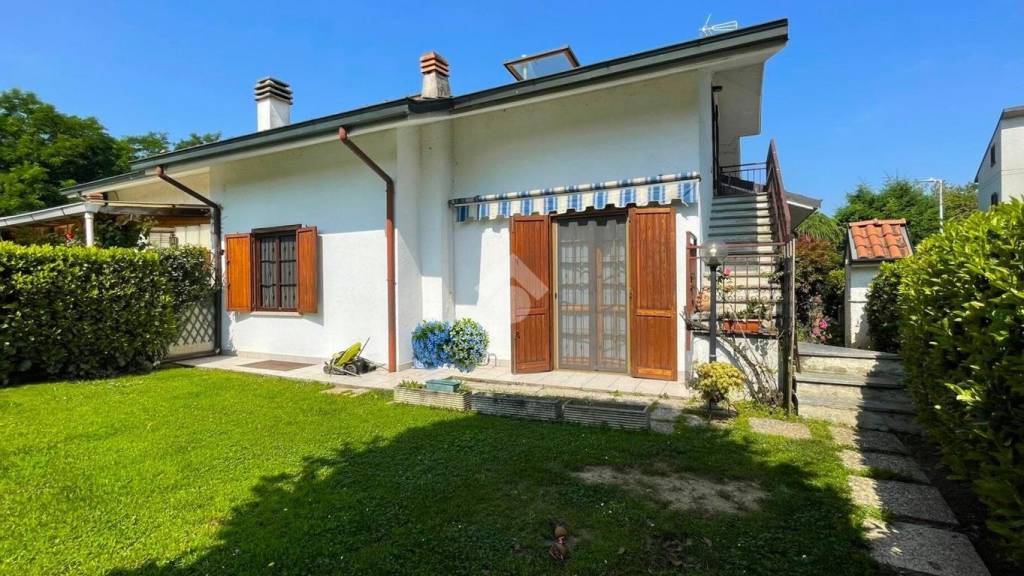 casa indipendente in vendita a Basiano