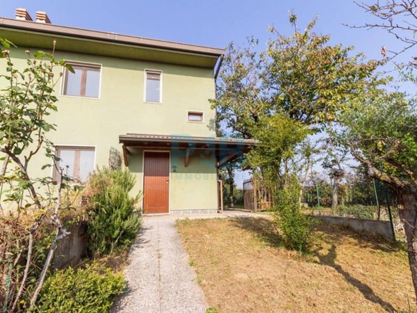 casa indipendente in vendita a Basiano