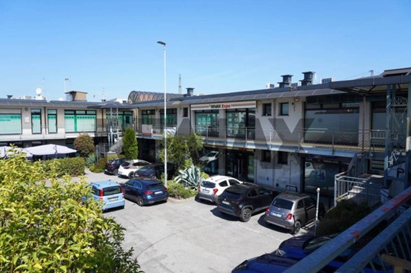 locale commerciale in vendita a Basiano