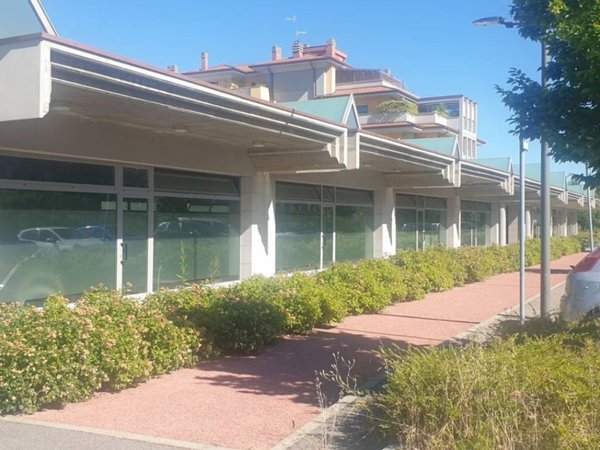 negozio in vendita a Basiglio