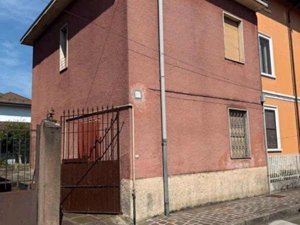 casa indipendente in vendita a Basiglio