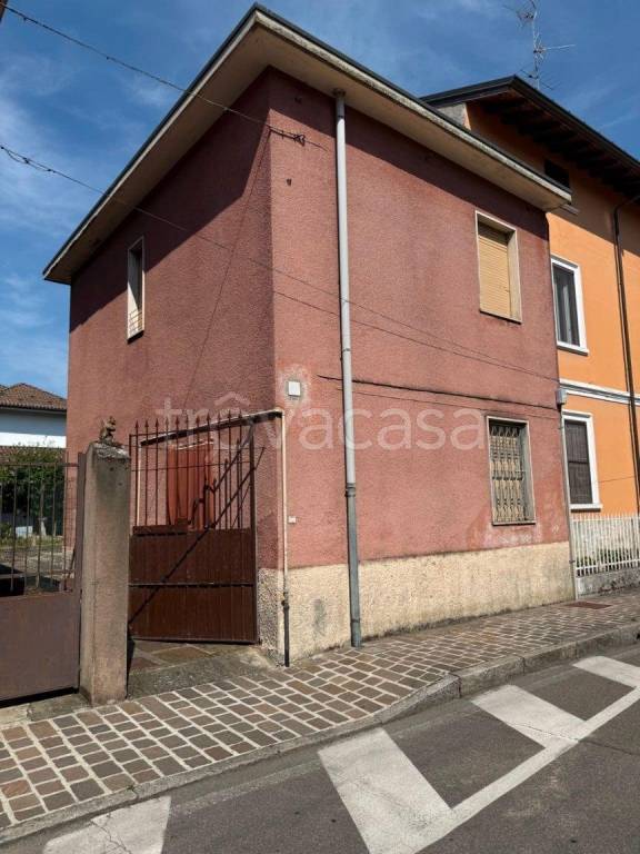 casa indipendente in vendita a Basiglio