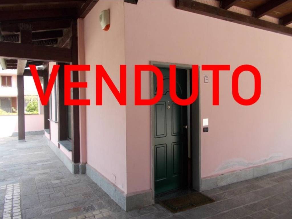 negozio in vendita a Basiglio in zona Cascina Vione