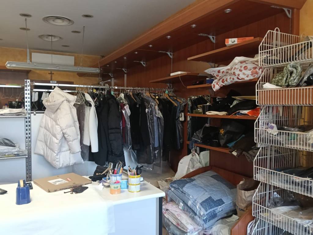 negozio in vendita a Basiglio