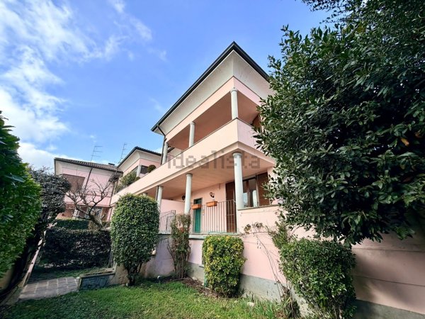 casa indipendente in vendita a Basiglio in zona Cascina Vione