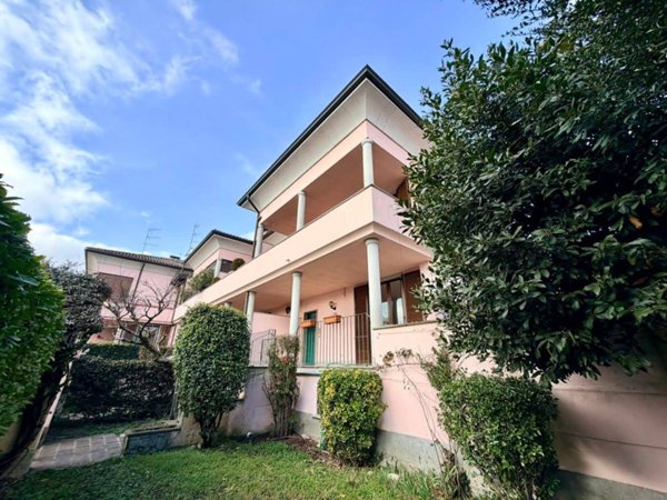 casa indipendente in vendita a Basiglio in zona Cascina Vione