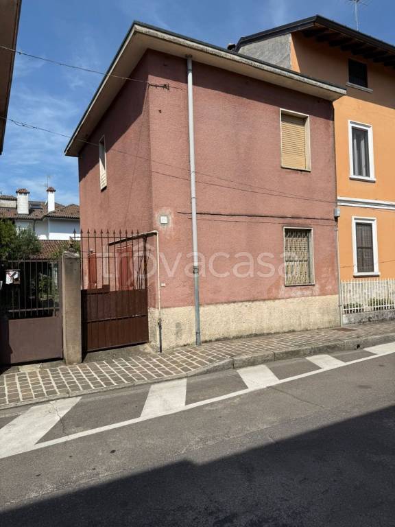 casa indipendente in vendita a Basiglio in zona Cascina Vione