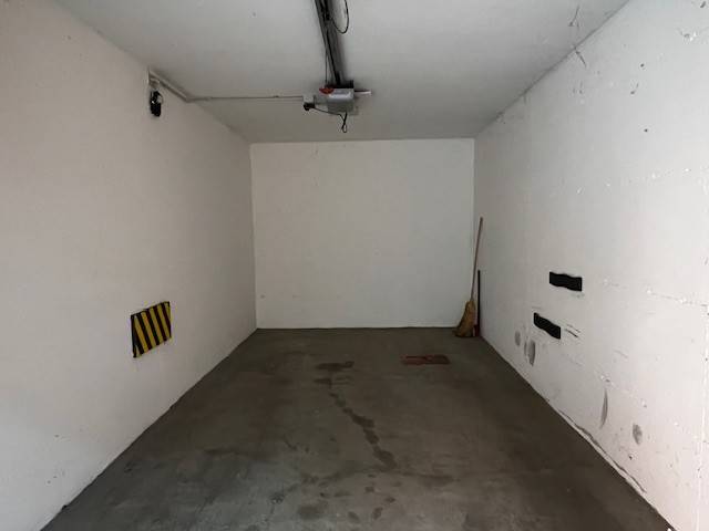 box auto in vendita a Basiglio in zona Cascina Vione