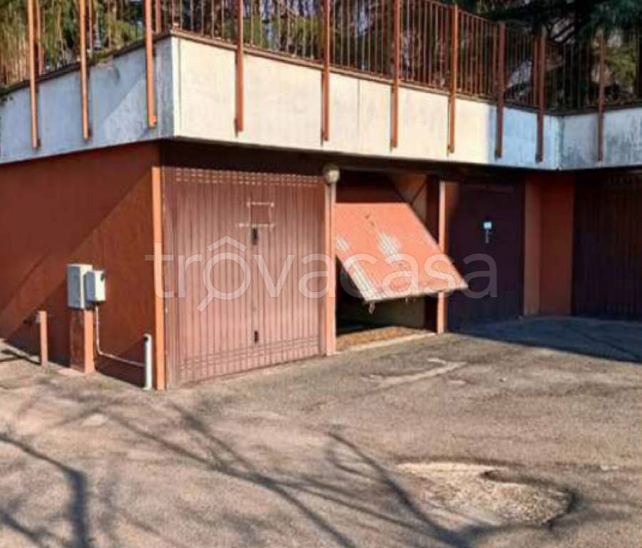 box auto in vendita a Basiglio in zona Cascina Vione