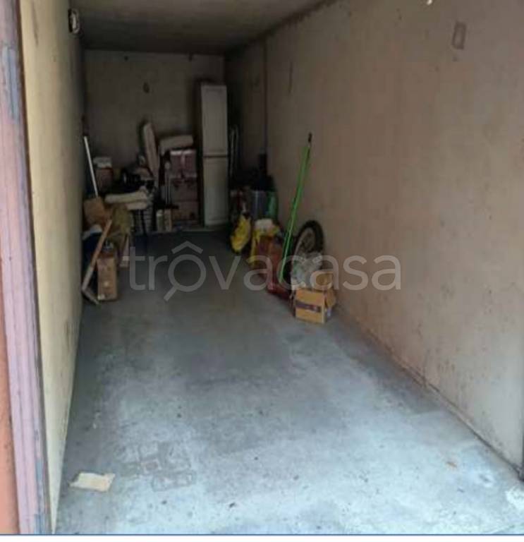 box auto in vendita a Basiglio in zona Cascina Vione
