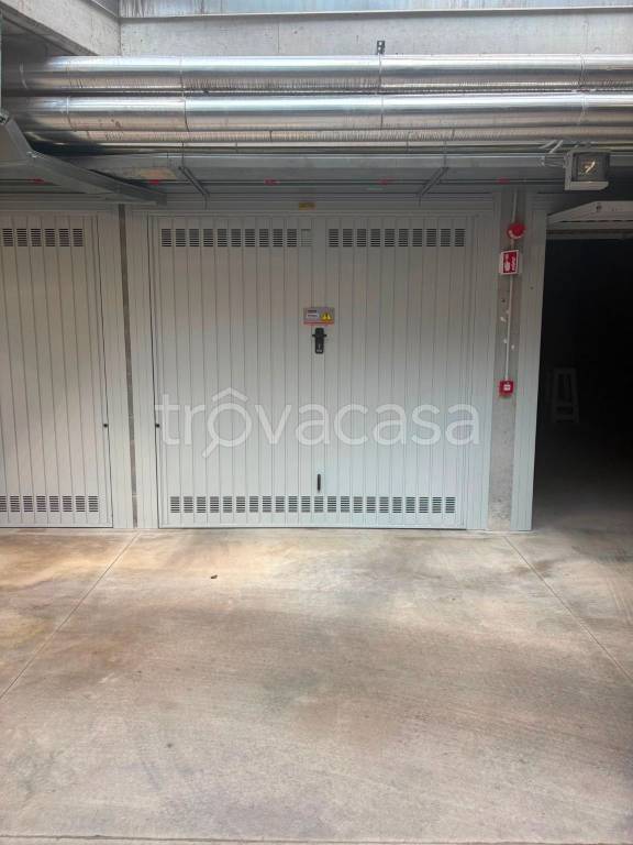 box auto in vendita a Basiglio in zona Cascina Vione