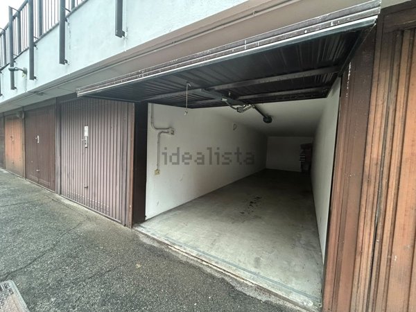 box auto in vendita a Basiglio in zona Cascina Vione