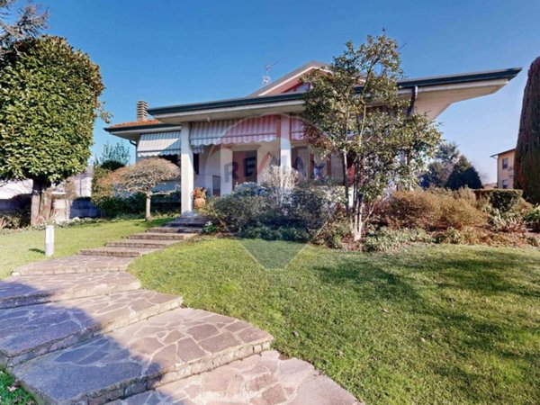 casa indipendente in vendita a Bellinzago Lombardo