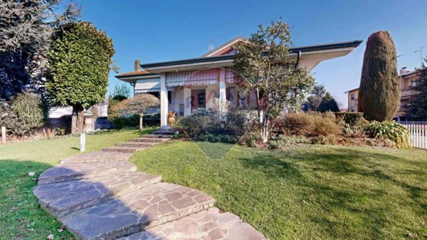 casa indipendente in vendita a Bellinzago Lombardo