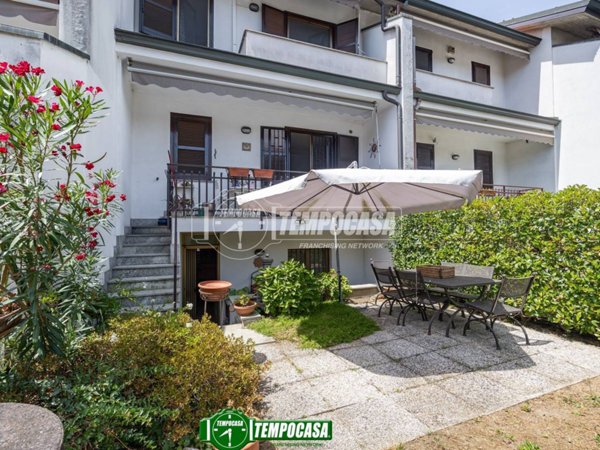 casa indipendente in vendita a Bellinzago Lombardo in zona Villa Fornaci