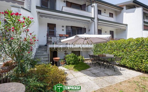 casa indipendente in vendita a Bellinzago Lombardo in zona Villa Fornaci