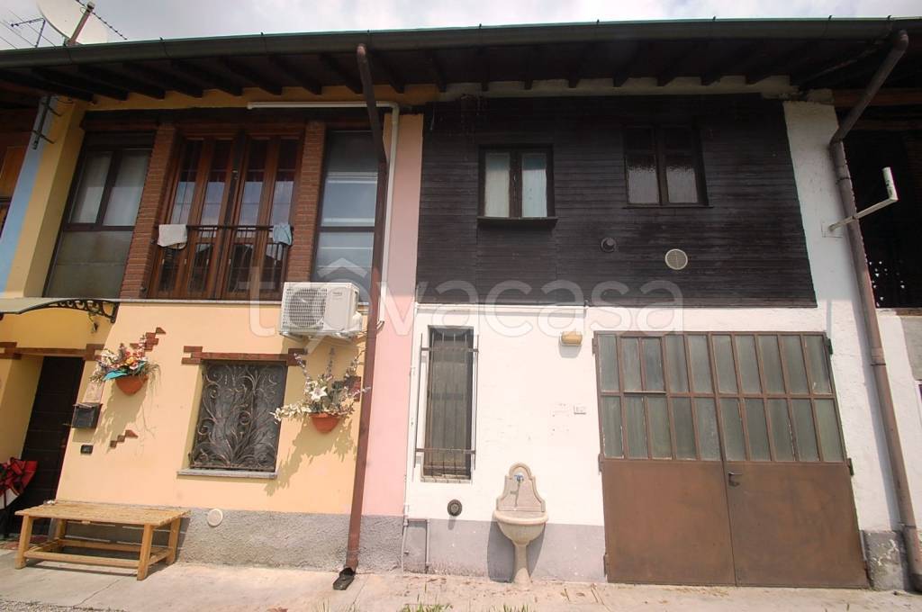 appartamento in vendita a Bernate Ticino in zona Casate Ticino