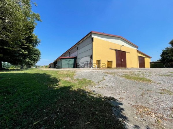 capannone in vendita a Bernate Ticino