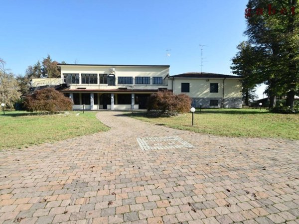 intera palazzina in vendita a Bernate Ticino