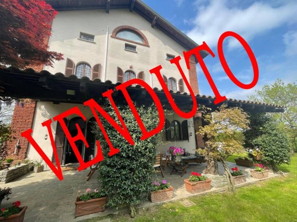 casa indipendente in vendita a Bernate Ticino