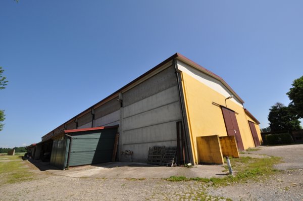 capannone in vendita a Bernate Ticino