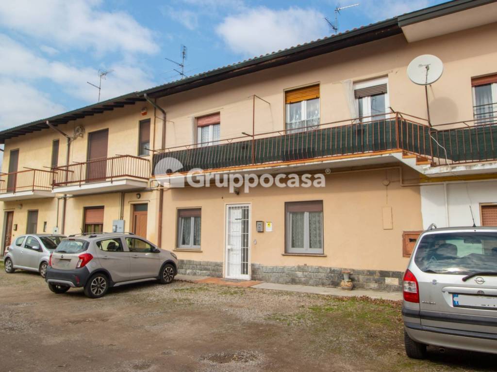 casa indipendente in vendita a Bernate Ticino in zona Casate Ticino