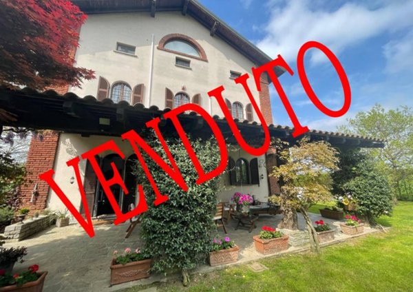 casa indipendente in vendita a Bernate Ticino