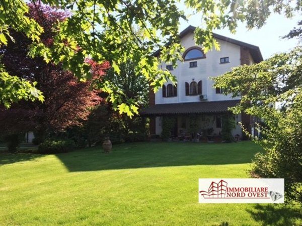 casa indipendente in vendita a Bernate Ticino