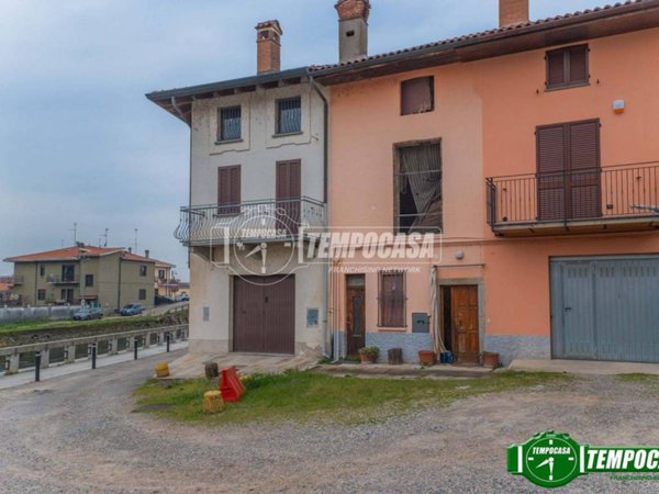casa indipendente in vendita a Bernate Ticino