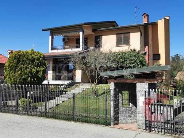casa indipendente in vendita a Bernate Ticino