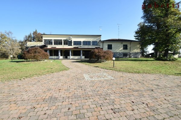 pentavano in vendita a Bernate Ticino