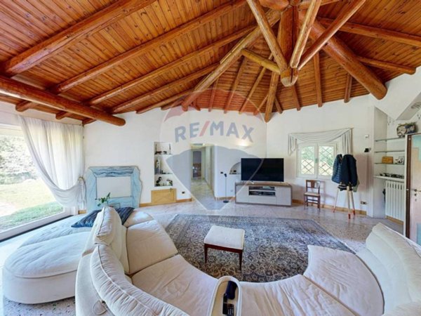 casa indipendente in vendita a Bernate Ticino