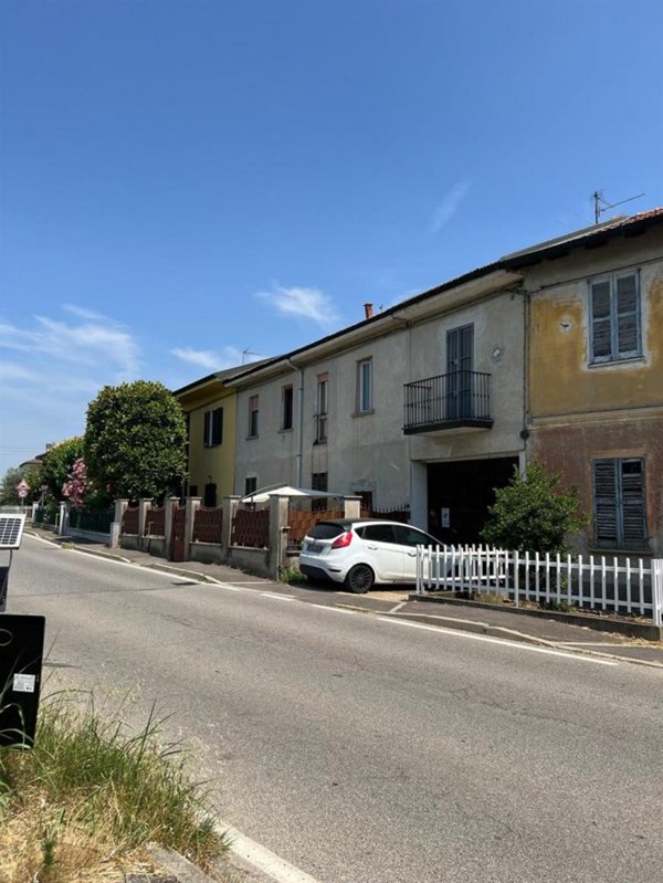 casa indipendente in vendita a Bernate Ticino