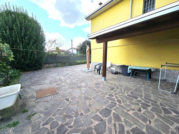 casa indipendente in vendita a Bernate Ticino