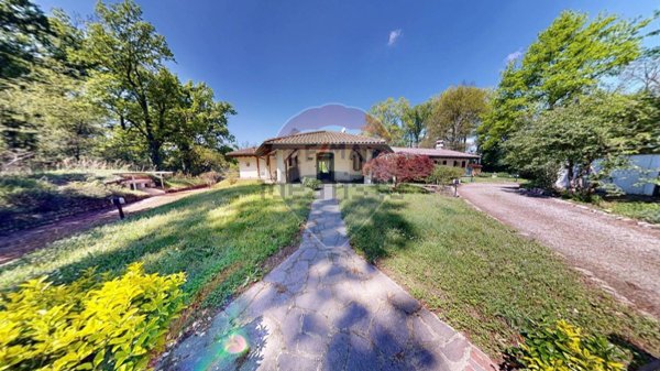 casa indipendente in vendita a Bernate Ticino