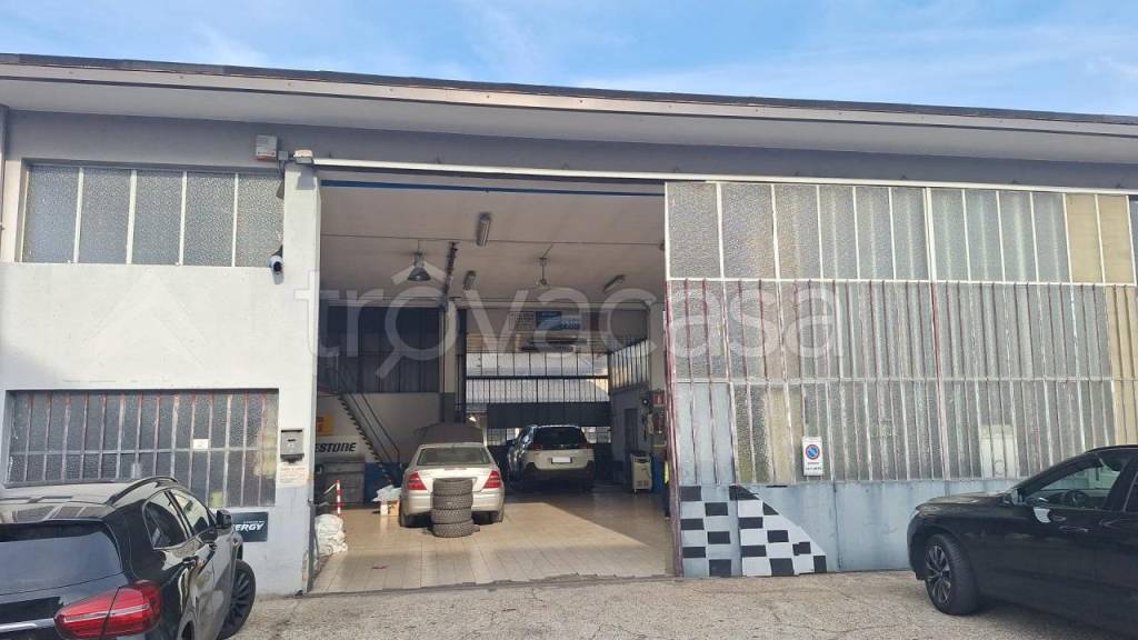 locale commerciale in vendita a Bernate Ticino