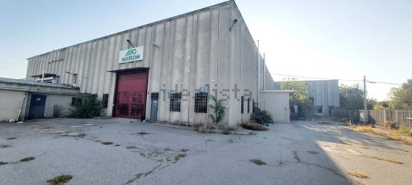 capannone in vendita a Bernate Ticino in zona Casate Ticino