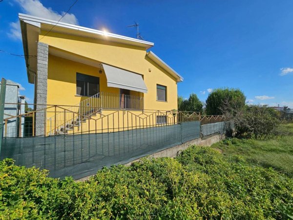 casa indipendente in vendita a Bernate Ticino in zona Casate Ticino