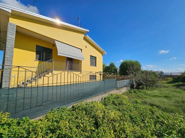 casa indipendente in vendita a Bernate Ticino in zona Casate Ticino
