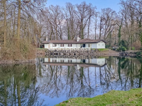 casa indipendente in vendita a Bernate Ticino