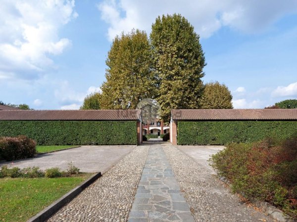 casa indipendente in vendita a Bernate Ticino