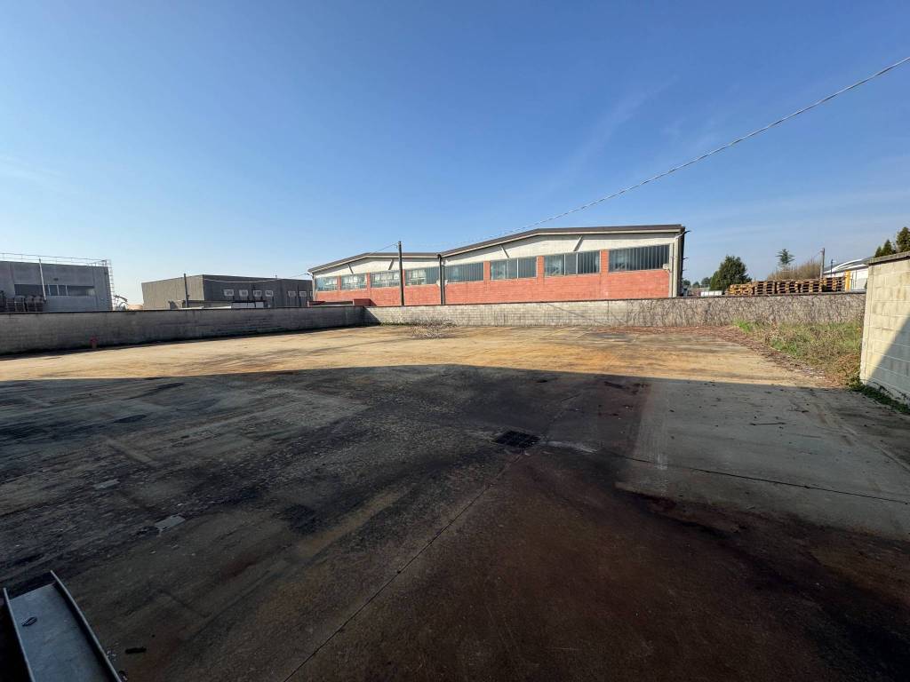 locale commerciale in vendita a Bernate Ticino