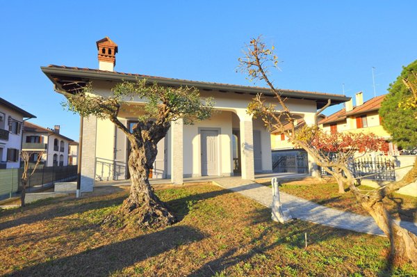 casa indipendente in vendita a Bernate Ticino in zona Casate Ticino